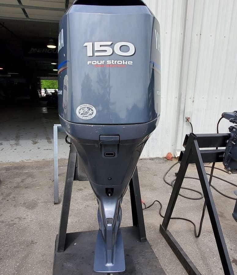 2004 Yamaha 150 HP 4-Cylinder EFI 4-Stroke 25" (X) Outboard Motor - Image 1