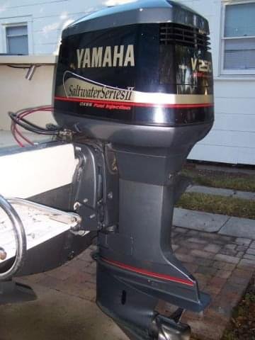 Yam-250-2.jpg 2001 Yamaha 250 HP Saltwater Series II 6-Cylinder EFI 2-Stroke 25"(X) Outboard Motor - Image 1
